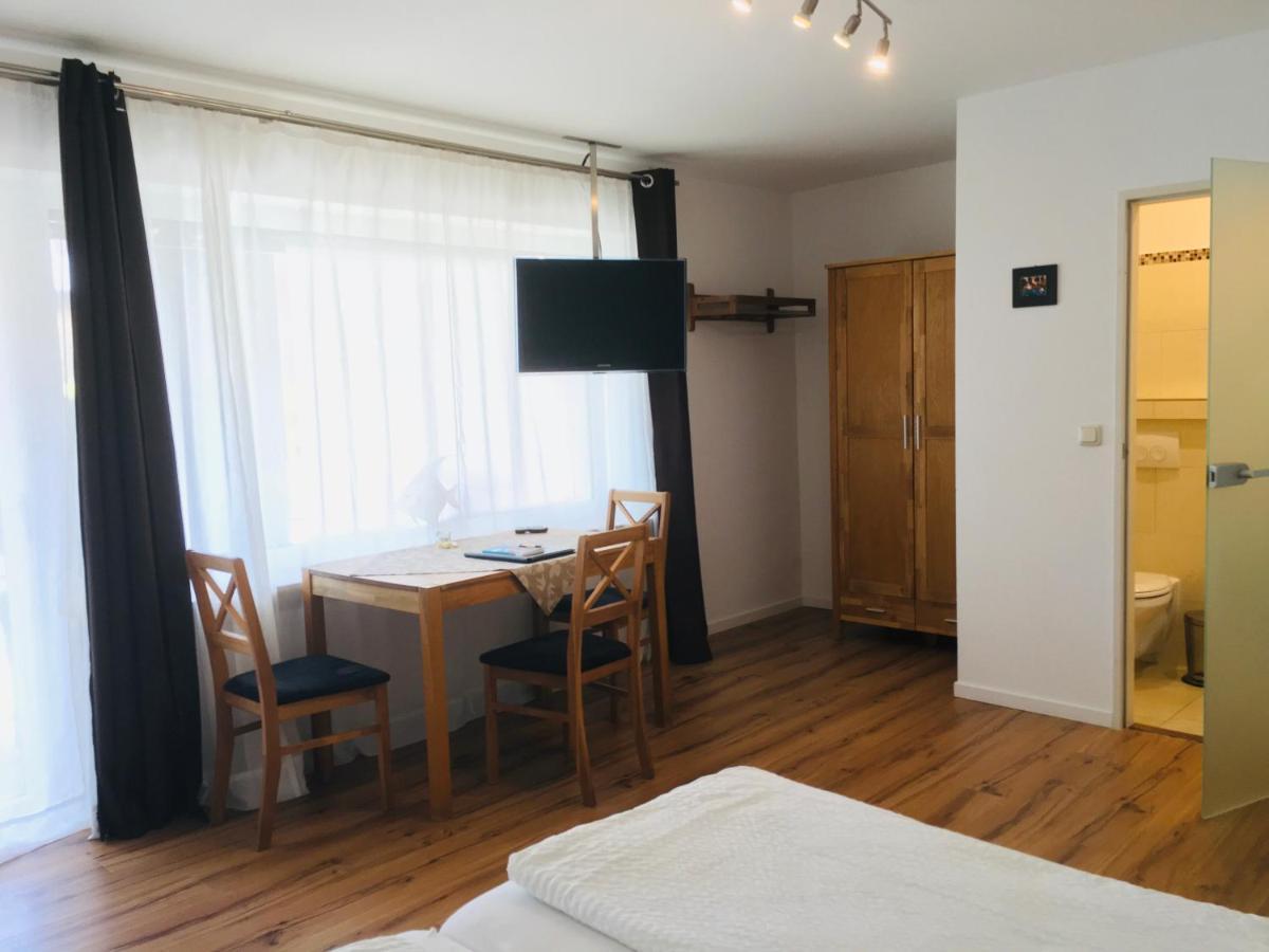 Gaestehaus Sommertal Mit Pool Im Garten, Eigener Parkplatz, 800M Zum Bodensee, 300M Zur Altstadt Meersburg Dış mekan fotoğraf