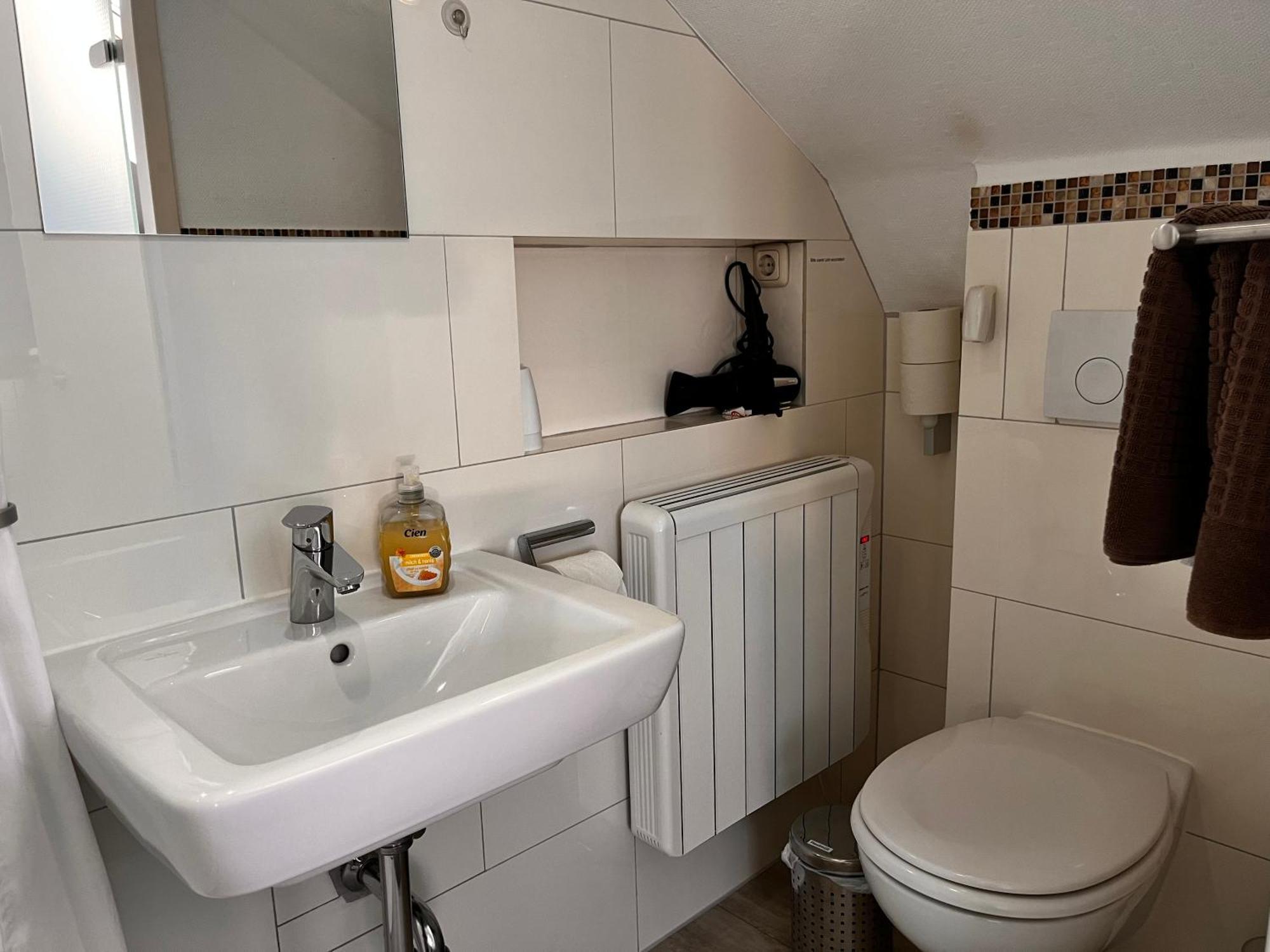 Gaestehaus Sommertal Mit Pool Im Garten, Eigener Parkplatz, 800M Zum Bodensee, 300M Zur Altstadt Meersburg Dış mekan fotoğraf