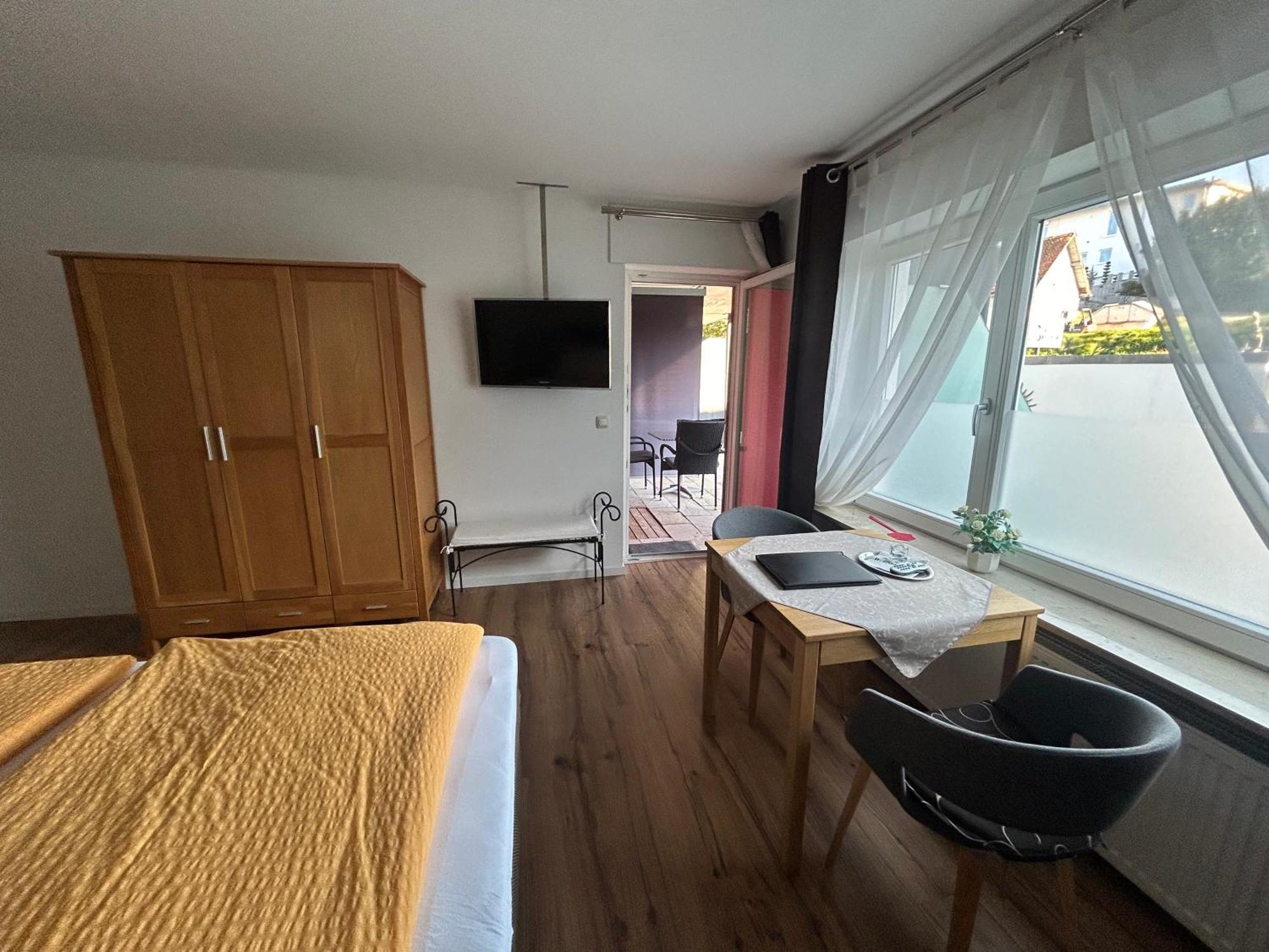 Gaestehaus Sommertal Mit Pool Im Garten, Eigener Parkplatz, 800M Zum Bodensee, 300M Zur Altstadt Meersburg Dış mekan fotoğraf